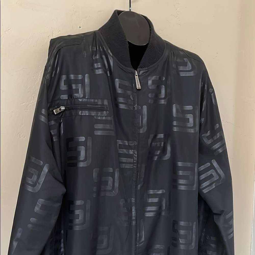 Stylish Black Jacket - image 2